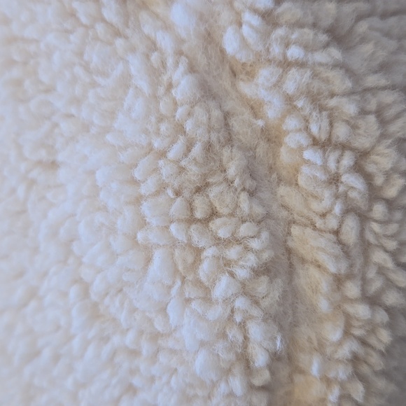 Abercrombie & Fitch Creamy White Fuzzy Bucket Hat - Picture 2 of 7